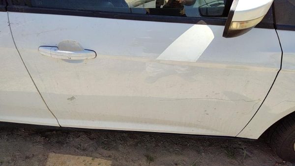 2014 Ford Focus Front Door RH White Yz — photo 2