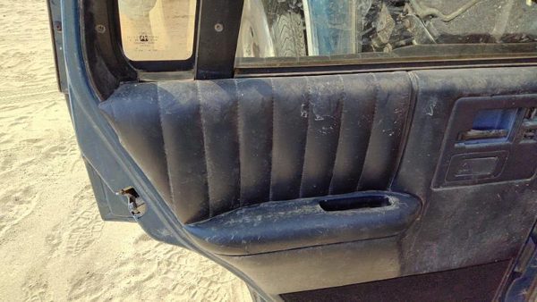 91-94 Chevy S10 Blazer Driver Left Rear Door Trim Panel With Switches Back Black — photo 2