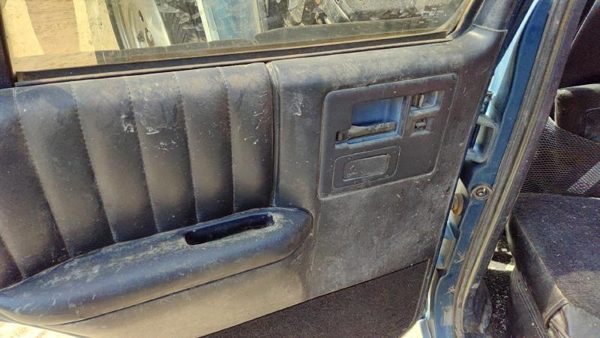 91-94 Chevy S10 Blazer Driver Left Rear Door Trim Panel With Switches Back Black — photo 4