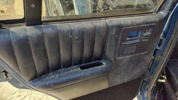 91-94 Chevy S10 Blazer Driver Left Rear Door Trim Panel With Switches Back Black — photo 3