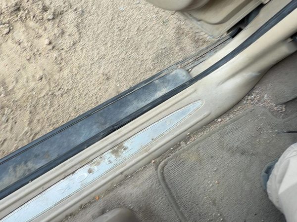 2004-2007 Buick Rainier Driver Left Lower Kick Trim Panel Oem Tan 332 — photo 2
