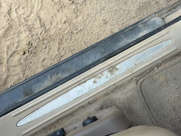 2004-2007 Buick Rainier Driver Left Lower Kick Trim Panel Oem Tan 332 — photo 3