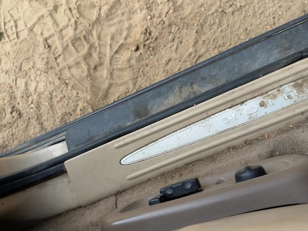 2004-2007 Buick Rainier Driver Left Lower Kick Trim Panel Oem Tan 332 — photo 4