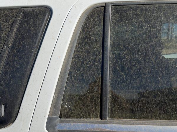1998 Lincoln Navigator Rear Vent Glass/window RH — photo 2