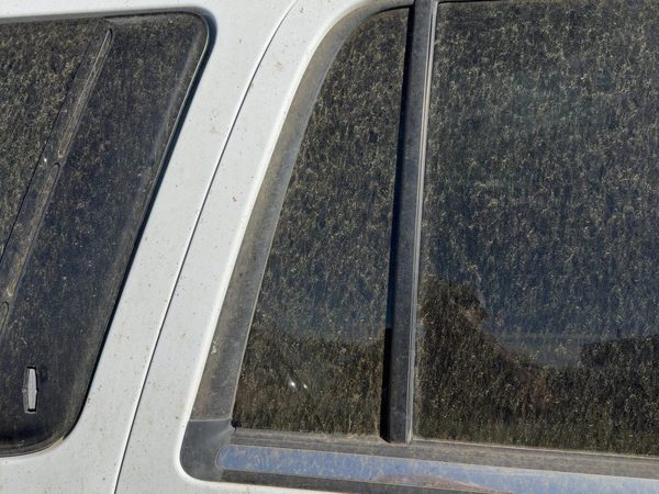 1998 Lincoln Navigator Rear Vent Glass/window RH — photo 1