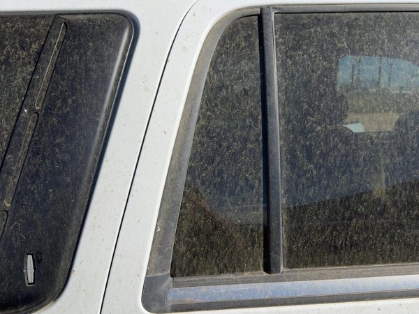 1998 Lincoln Navigator Rear Vent Glass/window RH — photo 3