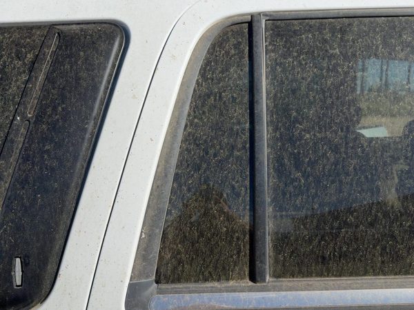 1998 Lincoln Navigator Rear Vent Glass/window RH — photo 4