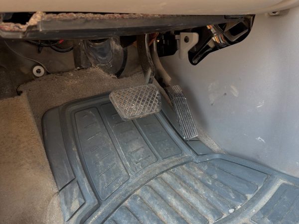 2004-2007 Saturn Vue Redline Brake Pedal Assembly Oem — photo 1