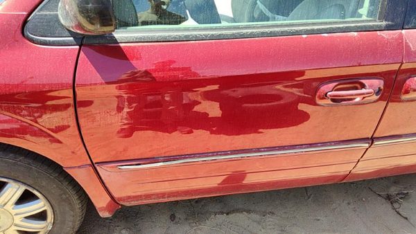 2006 Chrysler Town Front Door LH Red Prh — photo 2