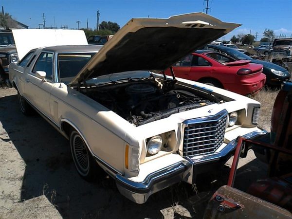 1977 Ford Thunderbird — vehicle photo 9
