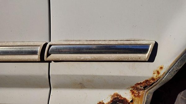1992-1996 Ford F150 Passenger Right Moulding From Fender Oem Trim Strip — photo 1