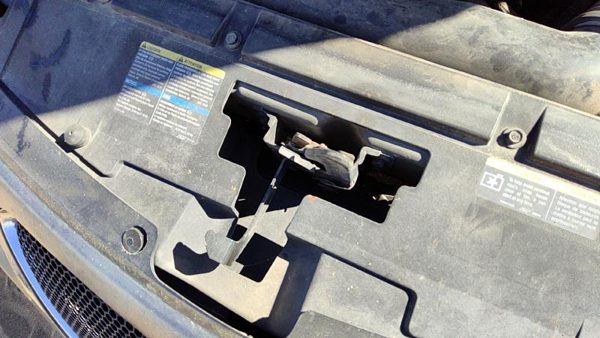 2005-2010 Pontiac G6 Hood Latch Assembly With Bracket Oem 25864307 — photo 1