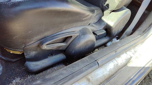 2006 Chevy Cobalt Coupe Driver Left Side Seat Trim Panel Oem 192 Ebony — photo 2