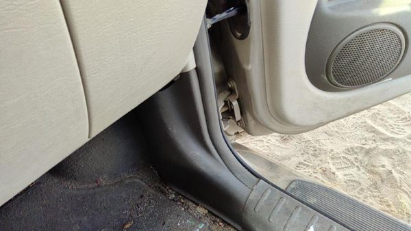 2001-2005 Chrysler Pt Cruiser Passenger Right Lower Kick Trim Panel Oem Fl Taupe — photo 3
