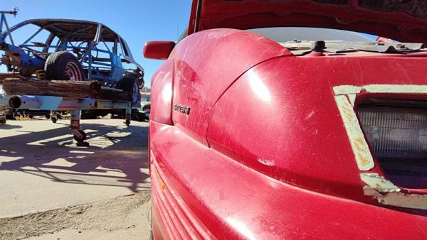 1991-1996 Grand Prix Passenger Right Front Fender Oem Red 2 Door 12510702 — photo 4