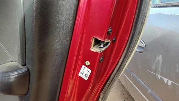 2006-2010 Buick Lucerne Passenger Right Rear Door Latch With Rods/Cables Back — photo 1