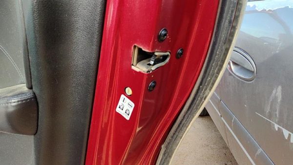 2006-2010 Buick Lucerne Passenger Right Rear Door Latch With Rods/Cables Back — photo 3
