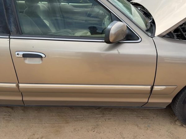 2002 Mercury Grand Marquis Front Door RH Arizona Beige Aq — photo 2