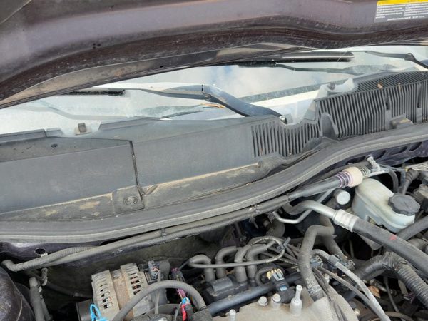 2006 Chevy Equinox Windshield Wiper Cowl Vent Trim Panel Oem Cover — photo 3