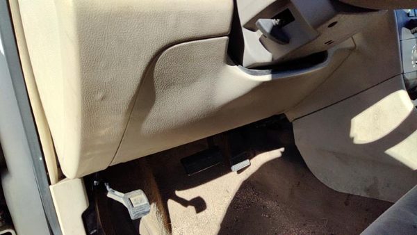 05-09 Lacrosse Lower Dash Under Column Knee Bolster Trim Panel Oem Neutral 52B — photo 1