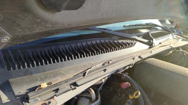 1999-2007 Chevy Suburban Windshield Wiper Cowl Vent Trim Panel Oem Cover — photo 4
