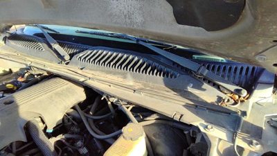 1999-2007 Chevy Suburban Windshield Wiper Cowl Vent Trim Panel Oem Cover