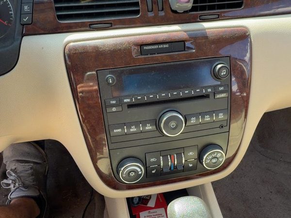 06-16 Chevy Impala Trim Bezel Around Radio Surround Dash Panel Oem Neutral 522 — photo 2