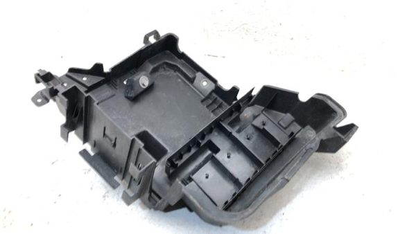 2008-2012 Chevy Malibu Battery Mount Tray Oem Box — photo 2