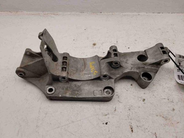 2001 Vw Beetle 1.8L Turbo Alternator Bracket Oem 06A903143p — photo 2