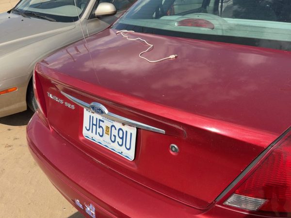 2001 Ford Taurus Trunk/decklid/hatch/tailgate Red — photo 2