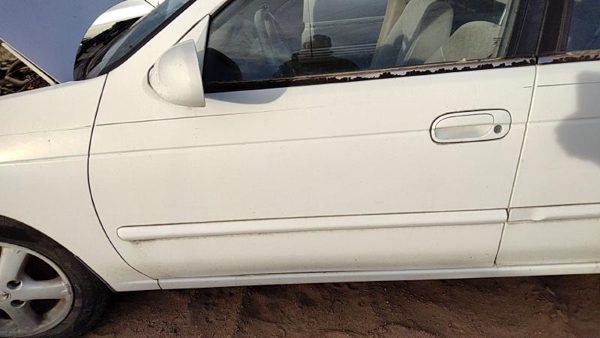 2002 Nissan Sentra Front Door LH White QM1 — photo 2