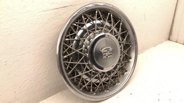 1980-1984 Deville Sedan Hub Cap Wheel Cover Oem #1 01622897 — photo 4
