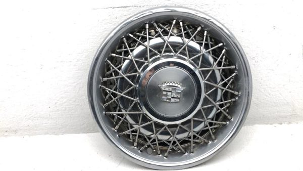 1980-1984 Deville Sedan Hub Cap Wheel Cover Oem #1 01622897 — photo 1
