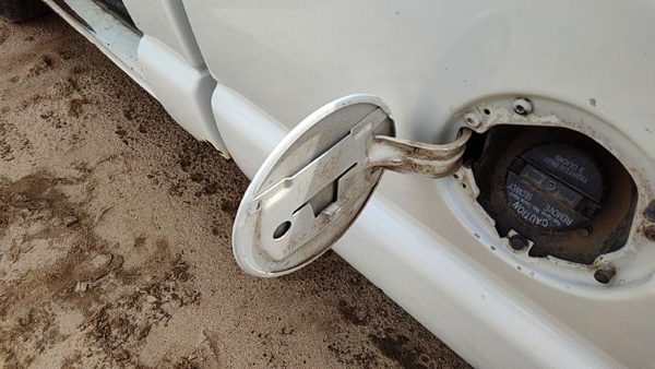 96-03 S10 Pickup Fuel Tank Door With Hinge Gas Lid Oem Filler White 50U 15023050 — photo 6