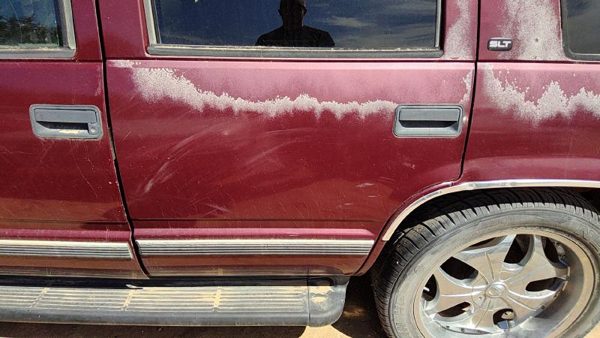 1999 GMC Yukon Rear Door LH Maroon — photo 2