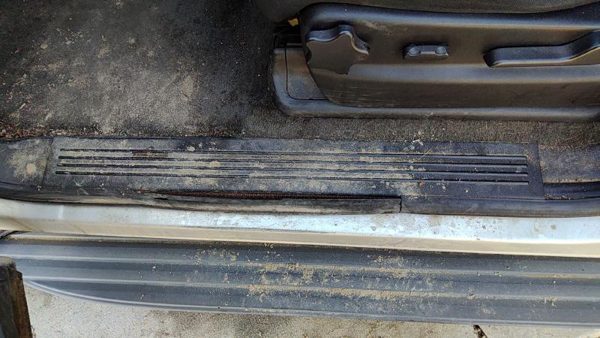 2007-2014 Chevy Tahoe Driver Left Lower Kick Trim Panel Oem Black — photo 1
