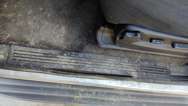 2007-2014 Chevy Tahoe Driver Left Lower Kick Trim Panel Oem Black — photo 3