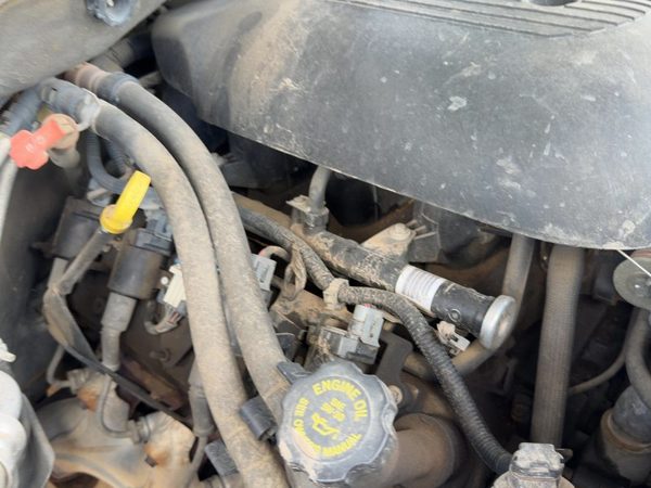 2000-2002 Chevy Suburban Intake Manifold Oem 5.3L 17113697 — photo 2
