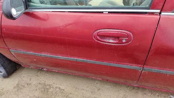 1997 Ford Escort Front Door LH Red — photo 2