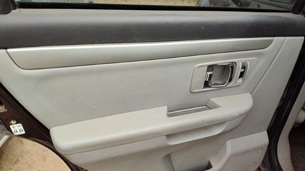 07-09 Grand Vitara Xl-7 Driver Left Rear Door Trim Panel With Switches Back Gray — photo 3