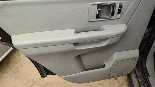 07-09 Grand Vitara Xl-7 Driver Left Rear Door Trim Panel With Switches Back Gray — photo 6