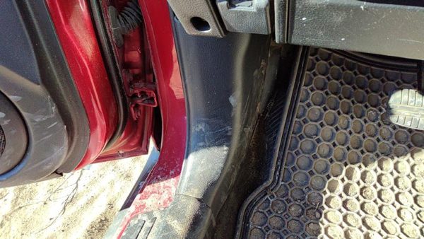 03-06 Mitsubishi Outlander Driver Left Lower Kick Trim Panel Oem Black — photo 4