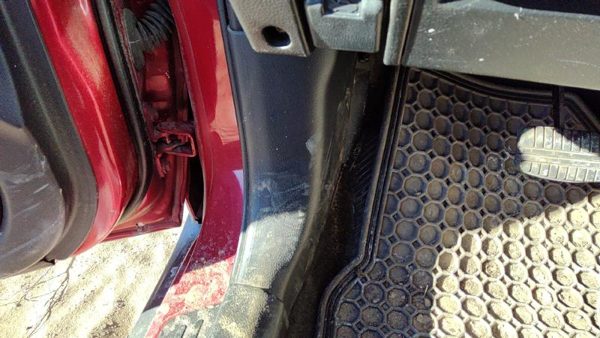 03-06 Mitsubishi Outlander Driver Left Lower Kick Trim Panel Oem Black — photo 2