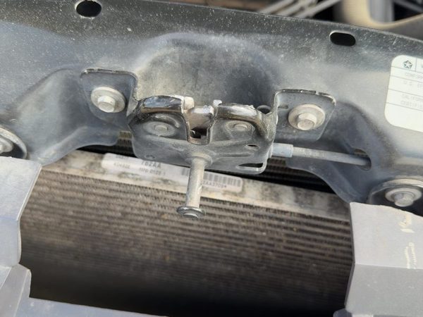2008-2016 Chrysler Town & Country Hood Latch Assembly With Bracket Oem — photo 2