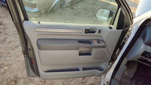 06-07 Ford Freestar Driver Left Front Door Trim Panel With Master Switch Gray — photo 2