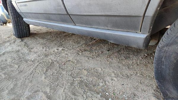 2000-2001 Jeep Grand Cherokee Driver Left Lower Rocker Panel Moulding Side Skirt — photo 1