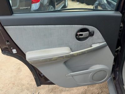 06 Equinox Driver Left Rear Door Trim Panel With Switches Back Light Gray 14B