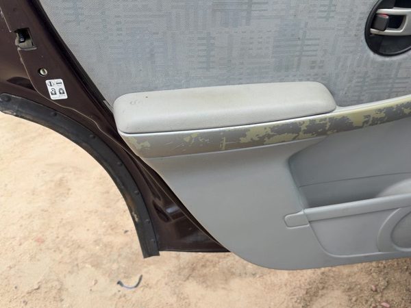 06 Equinox Driver Left Rear Door Trim Panel With Switches Back Light Gray 14B — photo 9