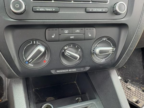 2011-2014 Vw Jetta Temperature Control Module In Dash Heater Ac Head Unit Oem — photo 1