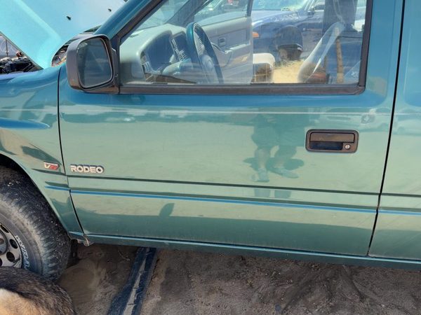 1995 Isuzu Rodeo Front Door LH Green 732 — photo 1